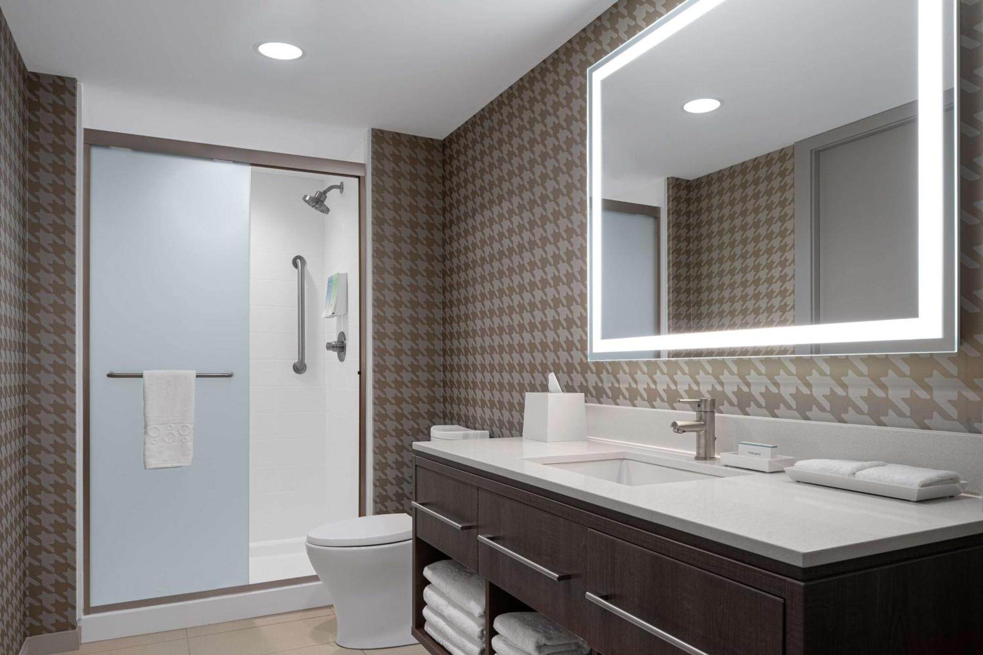 Home2 Suites By Hilton Des Moines At Drake University Kültér fotó