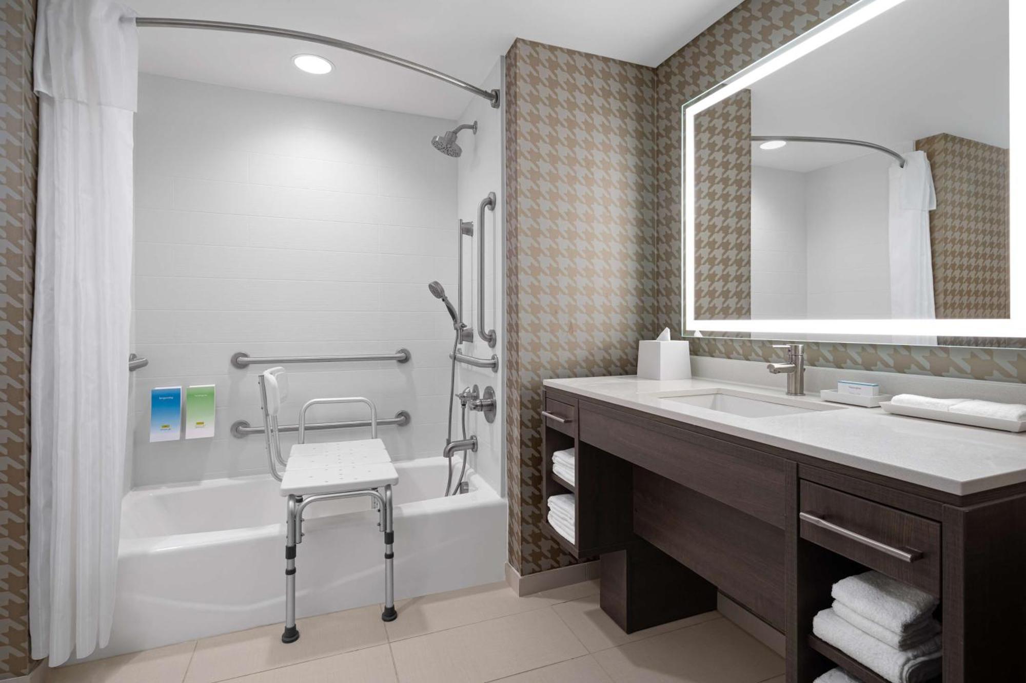 Home2 Suites By Hilton Des Moines At Drake University Kültér fotó