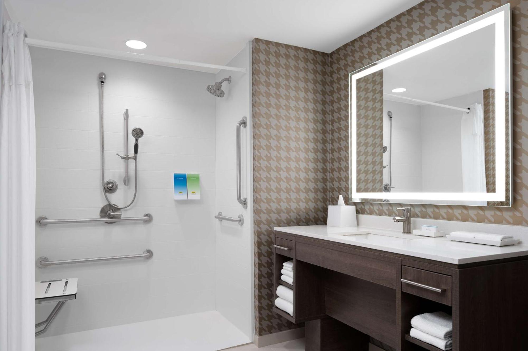 Home2 Suites By Hilton Des Moines At Drake University Kültér fotó